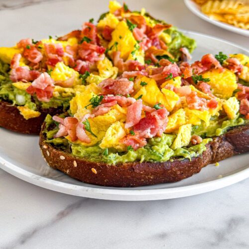 Avocado topping on toast bread.